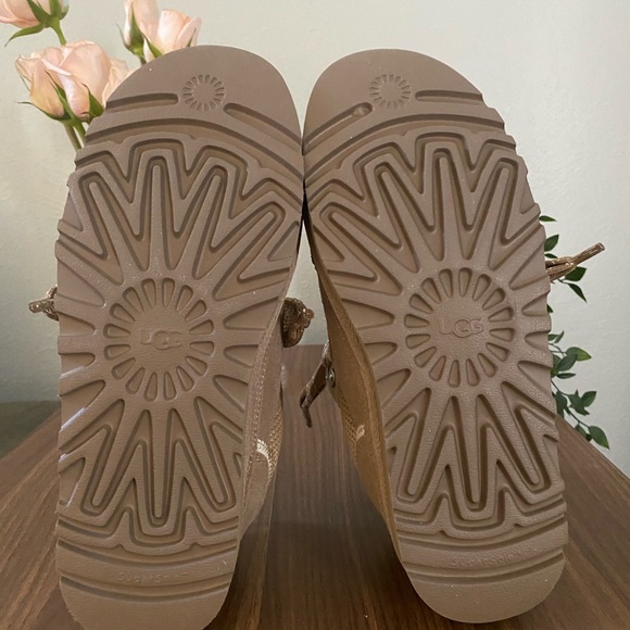UGG Lowmel Sneakers Sand Size 10W BRAND NEW NEVER WORN - Picture 7 of 7